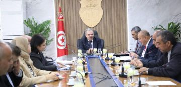 جلسة عمل حول استكمال تهيئة الملعب الأولمبي بسوسة ومسألة تركيز الكراسي جلسة عمل حول استكمال تهيئة الملعب الأولمبي بسوسة ومسألة تركيز الكراسي