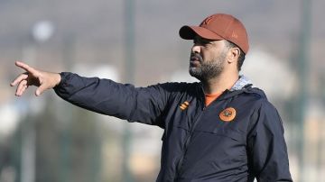 في موسم واحد.. تتويج محلي واخر قاري للشعباني مع نهضة بركان 