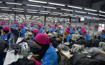 وزيرة الصناعة تزور عديد المؤسسات بالقيروان على غرار Symd Textile و Yura Coorporation