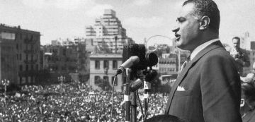 من نابليون إلى عبد الناصر : العظمة رغم النكسات من نابليون إلى عبد الناصر : العظمة رغم النكسات