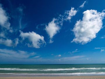 تونس.. اختفاء الطفلة مريم وسط البحر يثير صدمة واسعة والبحث عنها متواصل