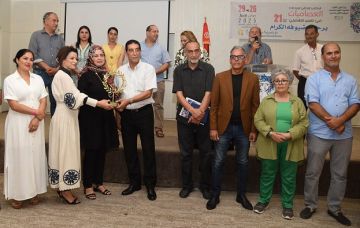 في اختتام الملتقى الوطني للمبدعات العصاميات في التعبير التشكيلي: اللمسة العصامية للفنانة أسماء الصيد في اختتام الملتقى الوطني للمبدعات العصاميات في التعبير التشكيلي: اللمسة العصامية للفنانة أسماء الصيد