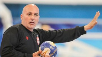 كرة اليد: منير حسن يواصل تدريب الإفريقي