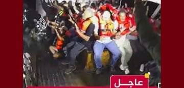 الجزيرة مباشر: قوات الاحتلال تقتحم سفينة حنظلة الجزيرة مباشر: قوات الاحتلال تقتحم سفينة حنظلة