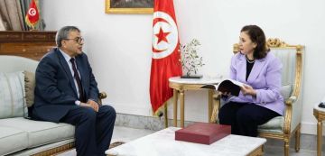 خلال تسلمها التقرير السنوي للبنك المركزي التونسي ل2024، الزنزري تؤكد على التعويل على الذات . خلال تسلمها التقرير السنوي للبنك المركزي التونسي ل2024، الزنزري تؤكد على التعويل على الذات .