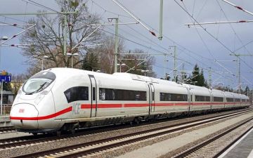 استئناف حركة القطارات على خط سكة حديد رئيسي في ألمانيا بعد نشوب حرائق استئناف حركة القطارات على خط سكة حديد رئيسي في ألمانيا بعد نشوب حرائق