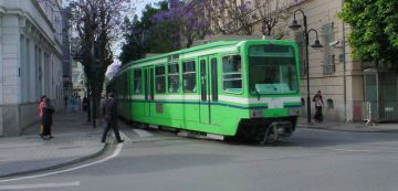 نجاة شيخ من الموت المحقق بأعحوبة تحت عجلات الميترو، ابنه يروي التفاصيل 