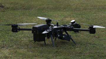 إغلاق مدرج مطار أمستردام بسبب طائرة مسيرة إغلاق مدرج مطار أمستردام بسبب طائرة مسيرة