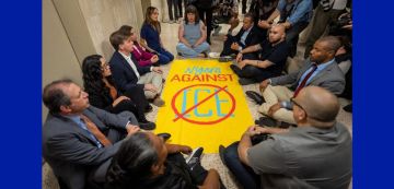 نيويورك: في احتجاجات رافضة لإدارة الهجرة، اعتقال 12 مسؤولا ديمقراطيا