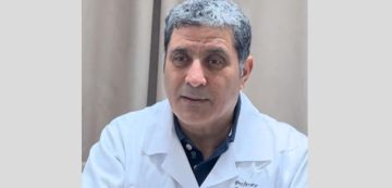 رحمة العبيدي تؤكد تعرض زوجها الد. منذر الونيسي للعنف الجسدي بالسجن (فيديو)