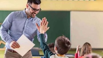 في علاقة التلميذ والأستاذ والولي والمدرسة: مصلحة أبنائنا .. فوق كل اعتبار في علاقة التلميذ والأستاذ والولي والمدرسة: مصلحة أبنائنا .. فوق كل اعتبار