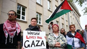 صفاقس: وقفة مساندة للشعب الفلسطيني تنديدا باستمرار العدوان على غزة واستهداف أسطول الصمود صفاقس: وقفة مساندة للشعب الفلسطيني تنديدا باستمرار العدوان على غزة واستهداف أسطول الصمود