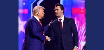 تم اغتياله على المباشر وهو يحاضر، من هو الصحفي اليميني المتطرف تشارلي كيرك؟ (فيديو) تم اغتياله على المباشر وهو يحاضر، من هو الصحفي اليميني المتطرف تشارلي كيرك؟ (فيديو)