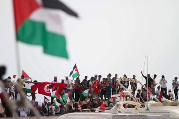 سفن أسطول الصمود العالمي تتوافد على ميناء سيدي بوسعيد بتونس (صور) سفن أسطول الصمود العالمي تتوافد على ميناء سيدي بوسعيد بتونس (صور)