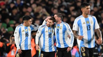ميسي يتألق في آخر ظهور على أرضه بتصفيات كأس العالم ميسي يتألق في آخر ظهور على أرضه بتصفيات كأس العالم