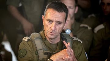 رئيس أركان جيش الاحتلال السابق يقر: 200 ألف ضحية في غزة رئيس أركان جيش الاحتلال السابق يقر: 200 ألف ضحية في غزة