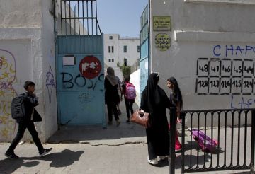 جدل في تونس بعد منع تلاميذ من أداء الصلاة داخل مدرسة ثانوية (فيديو)