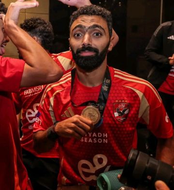 بمادة مجهولة.. حسين الشحات يثير الجدل في مباراة مصر وتونس (صورة)