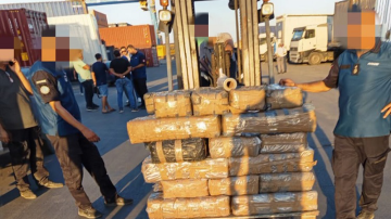 ميناء رادس: تستهدف التلاميذ والأحياء الشعبية ...حجز 572 كلغ من الزطلة ميناء رادس: تستهدف التلاميذ والأحياء الشعبية ...حجز 572 كلغ من الزطلة