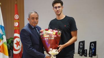 اتصالات تونس توقع اتفاقية شراكة مع البطل العالمي أحمد الجوادي اتصالات تونس توقع اتفاقية شراكة مع البطل العالمي أحمد الجوادي