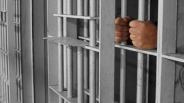 استشهد فيها الامني مروان القادري.. إيداع 10 متهمين السجن في قضية إحباط عملية إرهابية بفريانة استشهد فيها الامني مروان القادري.. إيداع 10 متهمين السجن في قضية إحباط عملية إرهابية بفريانة