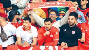 الجماهير   .. احترافنا مزيف وكرتنا  مريضة 