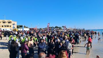 نابل.. غطسة رأس السنة تجمع آلاف المشاركين 