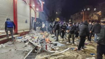 خامنئي يتهم المتظاهرين بالعمل لصالح ترامب