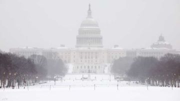 البرد يشل ولايات أمريكية.. وأكثر من 600 ألف منزل بلا كهرباء
