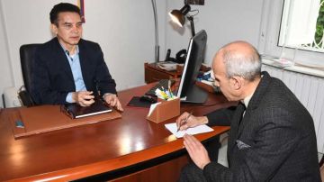 سفير فنزويلا بتونس في حوار حصري لـ الشروق حتى قبر شافيز لـم يسلم من القصف الأمريكي؟