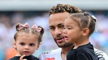 سانتوس البرازيلي يحسم مستقبل نجمه نيمار 