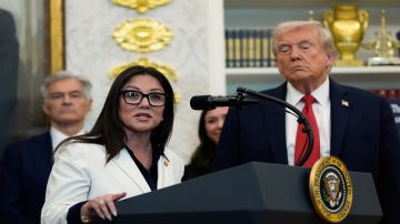 فضيحة مدوية.. وزيرة أمريكية متزوجة في علاقة غير لائقة مع موظف لديها اصطحبت مرؤوسين إلى نادي تعر