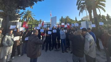 نابل: وقفة احتجاجية لقطاع النقل المنتظم وغير المنتظم 