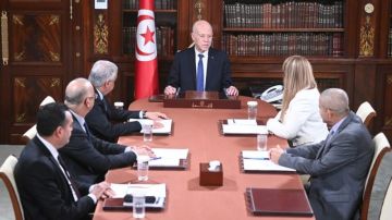 رئيس الجمهورية يؤكد على الدور الهام الذي يضطلع به الإعلام العمومي في خدمة المواطن رئيس الجمهورية يؤكد على الدور الهام الذي يضطلع به الإعلام العمومي في خدمة المواطن