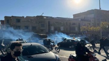 اتساع الاحتجاجات.. 3 قتلى في مواجهات بين المتظاهرين والأمن في إيران