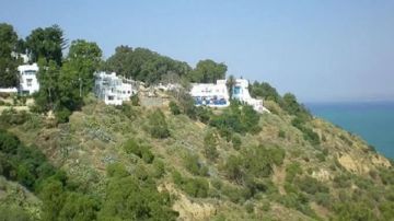 أستاذ في الجيومورفولوجيا: هذه أسباب انزلاق هضبة سيدي بوسعيد أستاذ في الجيومورفولوجيا: هذه أسباب انزلاق هضبة سيدي بوسعيد