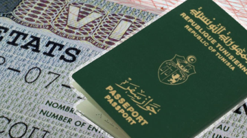 كبدت الراغبين في السفر خسائــر ماليـــة طائلـــة .. .مكاتـب مشبوهة تتاجر بمواعيد التأشيرات السياحية