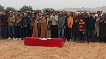 فارق الحياة بعد إحباط العمليــــة الإرهابيـــــة .. سيدي بوزيد تشيع جثمان شهيد الواجب فارق الحياة بعد إحباط العمليــــة الإرهابيـــــة .. سيدي بوزيد تشيع جثمان شهيد الواجب