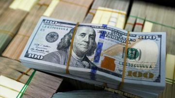 لهفة على الذهب وتحالفات جديدة ... العالــم يتهيأ لإنهيار الاقتصاد الأمريكي