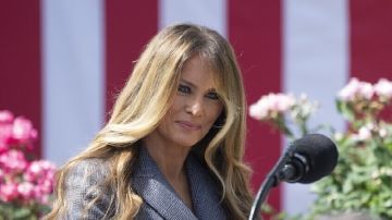 لا يليق بالرئيس .. سيدة البيت الأبيض تعلق على رقص زوجها لا يليق بالرئيس .. سيدة البيت الأبيض تعلق على رقص زوجها