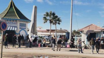 محطة سيارات الأجرة بالمحرس .. معاناة الركاب تستمر..فمن المسؤول؟