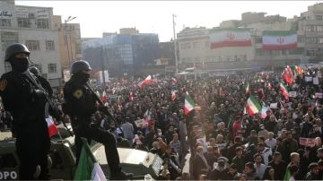 فرنسا وبريطانيا تستدعيان سفيري إيران تنديدا بـ قمع التظاهرات فرنسا وبريطانيا تستدعيان سفيري إيران تنديدا بـ قمع التظاهرات