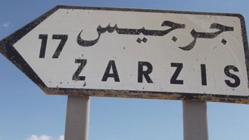 بعد هيجان البحر وارتفاع الأمواج... بلدية جرجيس تتدخل لفتح الطرقات بعد هيجان البحر وارتفاع الأمواج... بلدية جرجيس تتدخل لفتح الطرقات