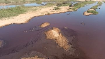 الوسلاتية .. ضـبط شــاحنة تـجـر صــهــريجا وتسكب المرجين عشوائيا بالطريق