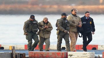 مادورو امام المحكمة الامريكية.. أنا رئيس فنزويلا والآن انا أسير حرب مادورو امام المحكمة الامريكية.. أنا رئيس فنزويلا والآن انا أسير حرب