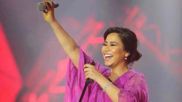 عمرو أديب يتدخل لإنقاذ شيرين عبد الوهاب