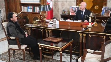 قيس سعيد يوصي بحماية مدينة سيدي بوسعيد وإيجاد حلول للمتضررين من الانجرافات