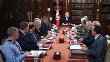 رئيس الجمهورية يشدد على ضرورة مساعدة المتضررين من الفيضانات رئيس الجمهورية يشدد على ضرورة مساعدة المتضررين من الفيضانات