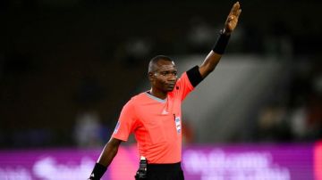 "كاف" يُعَيِنُ  الكونغولي جون جاك ندالا لإدارة نهائي كأس أمم إفريقيا