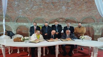 والي بنزرت يشرف على موكب افتتاح فعاليات الدورة 23 لمعرض الكتاب